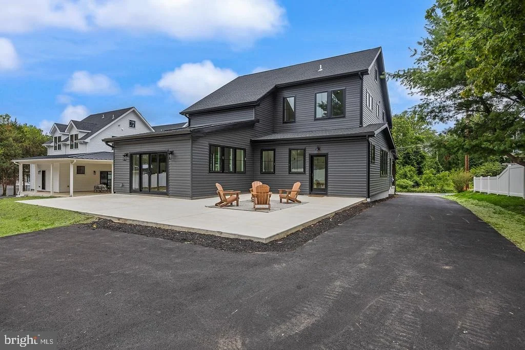 Photo of 8 CHAPEL AVE