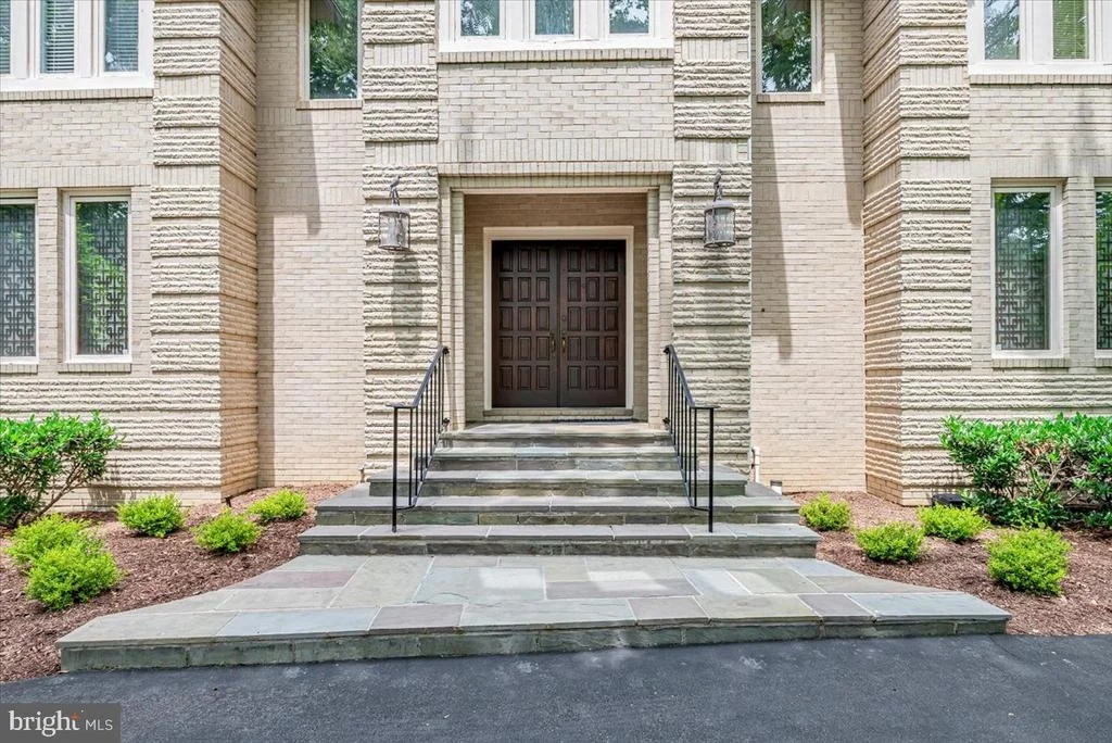 Photo of 10616 WILLOWBROOK DRIVE