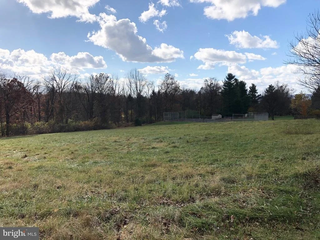 Photo of 4831 ROUND HILL ROAD