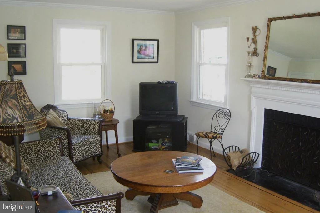 Photo of 221 WILLIAMSBURG DRIVE