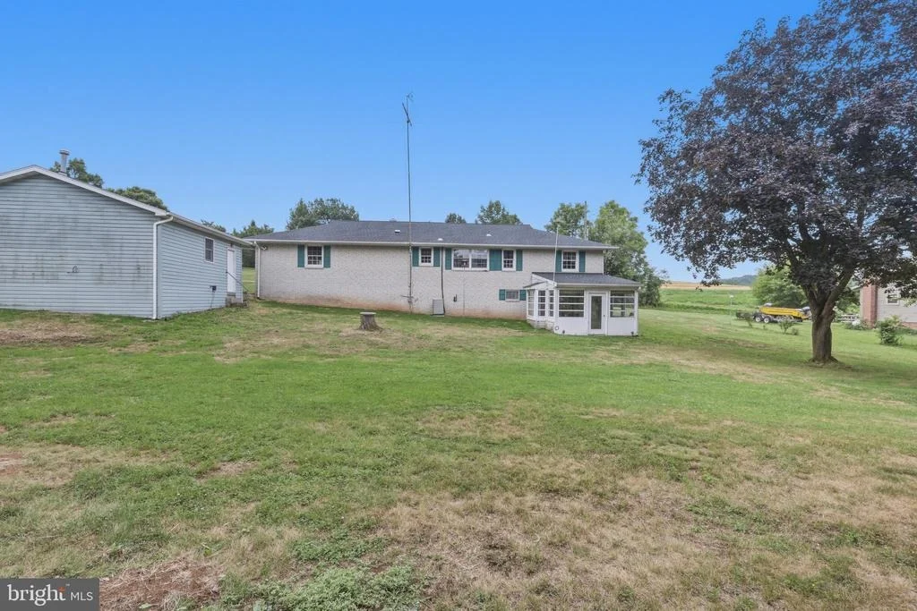 Photo of 5893 AMBAU ROAD