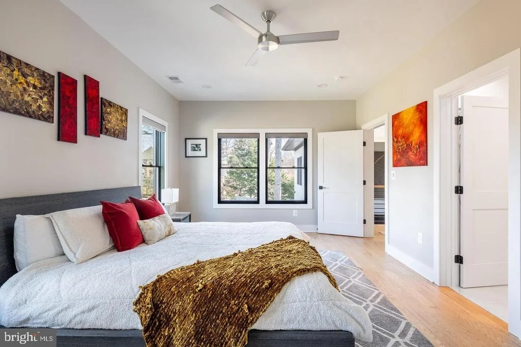 Photo of 6884 CHURCHILL ROAD
