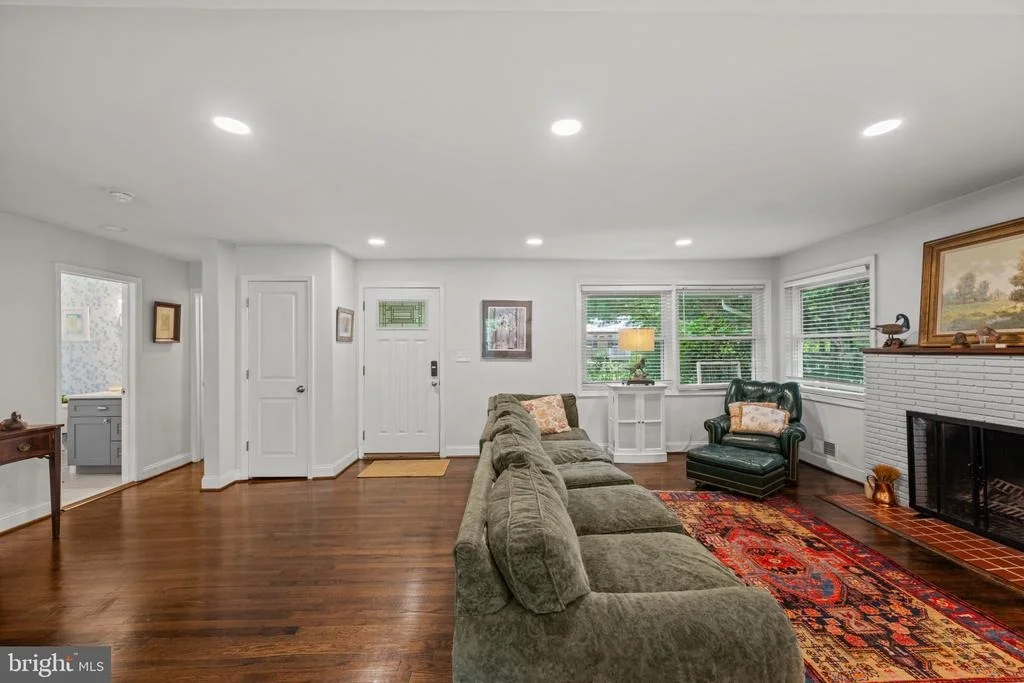 Photo of 803 JOPPA ROAD W