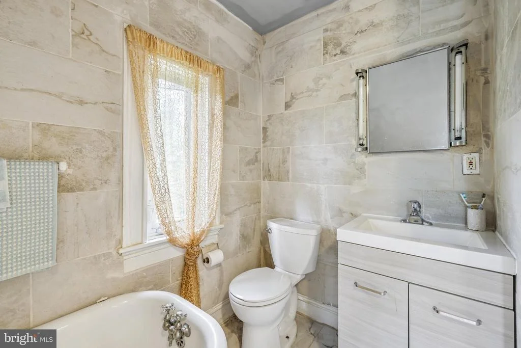 Photo of 2616 TALBOT ROAD