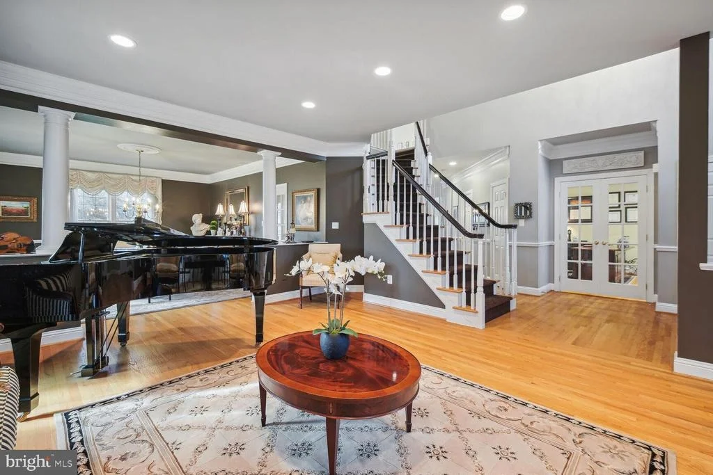 Photo of 10 MAPLECREST COURT