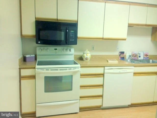 Photo of Unit 4822 at 15100 INTERLACHEN DRIVE