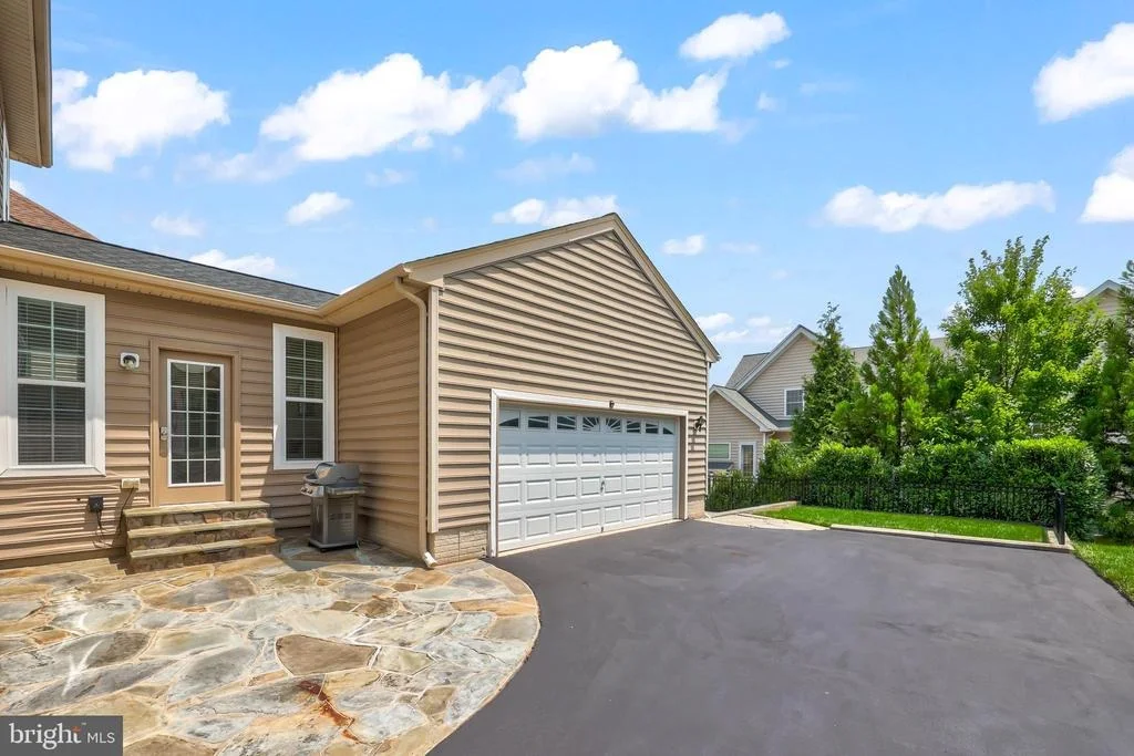 Photo of 43245 BARNSTEAD DRIVE