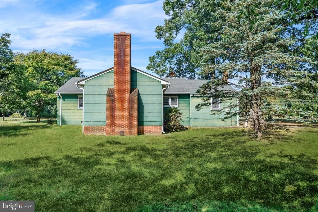 Photo of 4891 IDLEWILDE ROAD