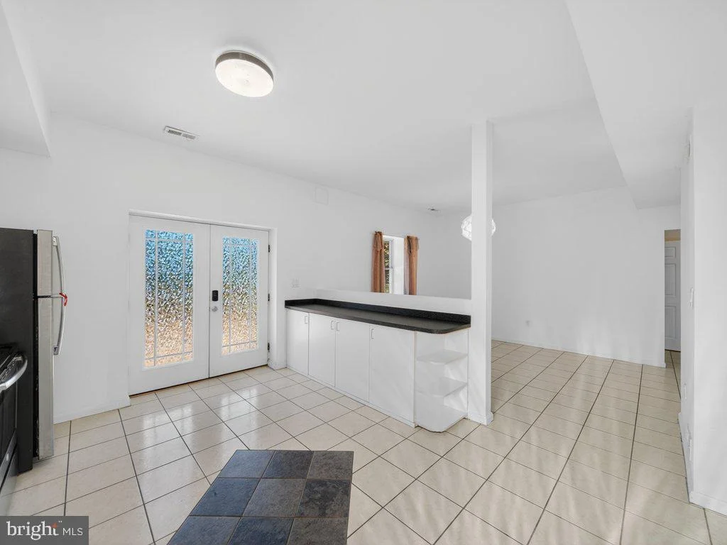 Photo of 9290 BAKER STREET