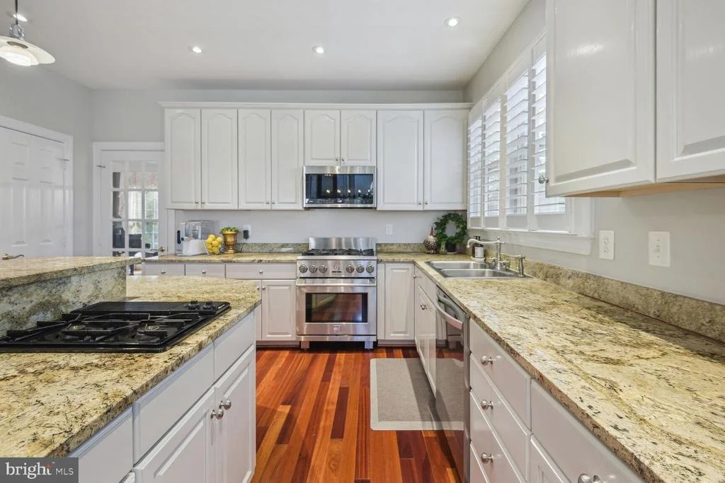 Photo of 10 MAPLECREST COURT