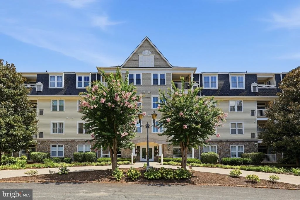 Photo of Unit 304 at 2500 WATERSIDE DRIVE