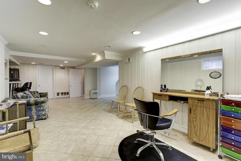 Photo of 1305 OAKVIEW DRIVE