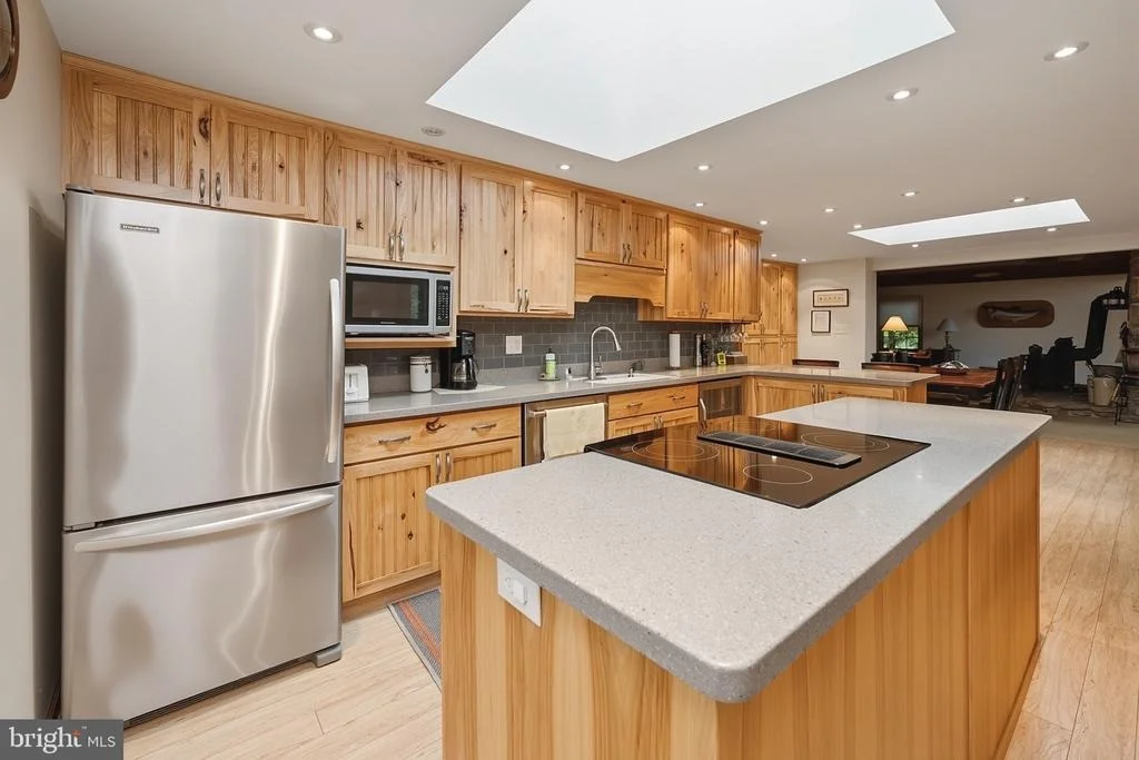 Photo of 674 HAZELHURST ROAD