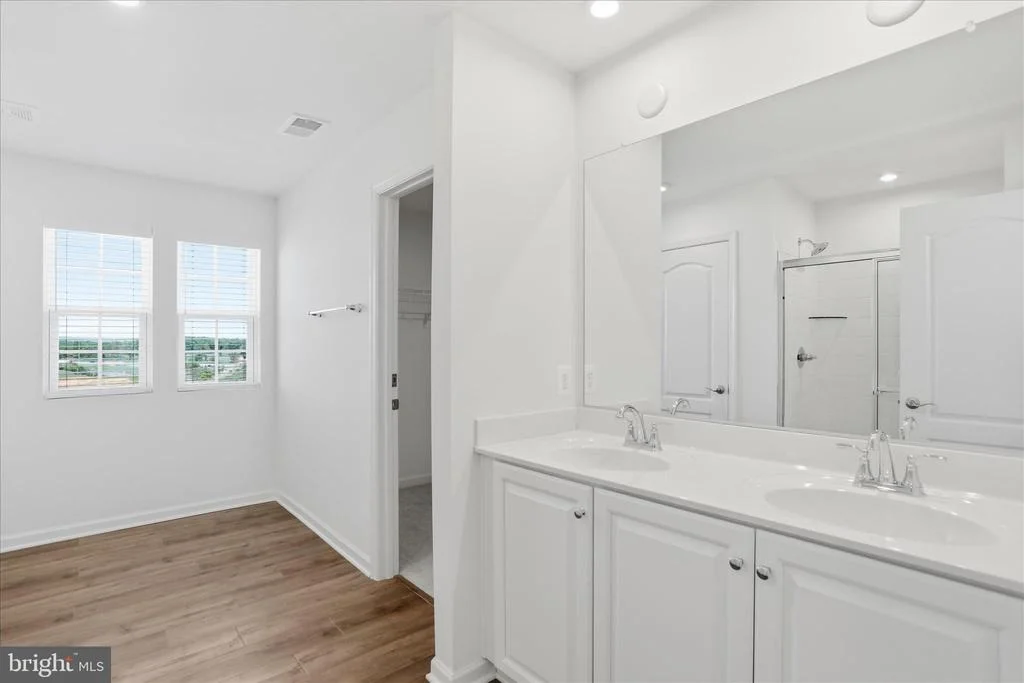 Photo of 462 LUDGATE MANOR