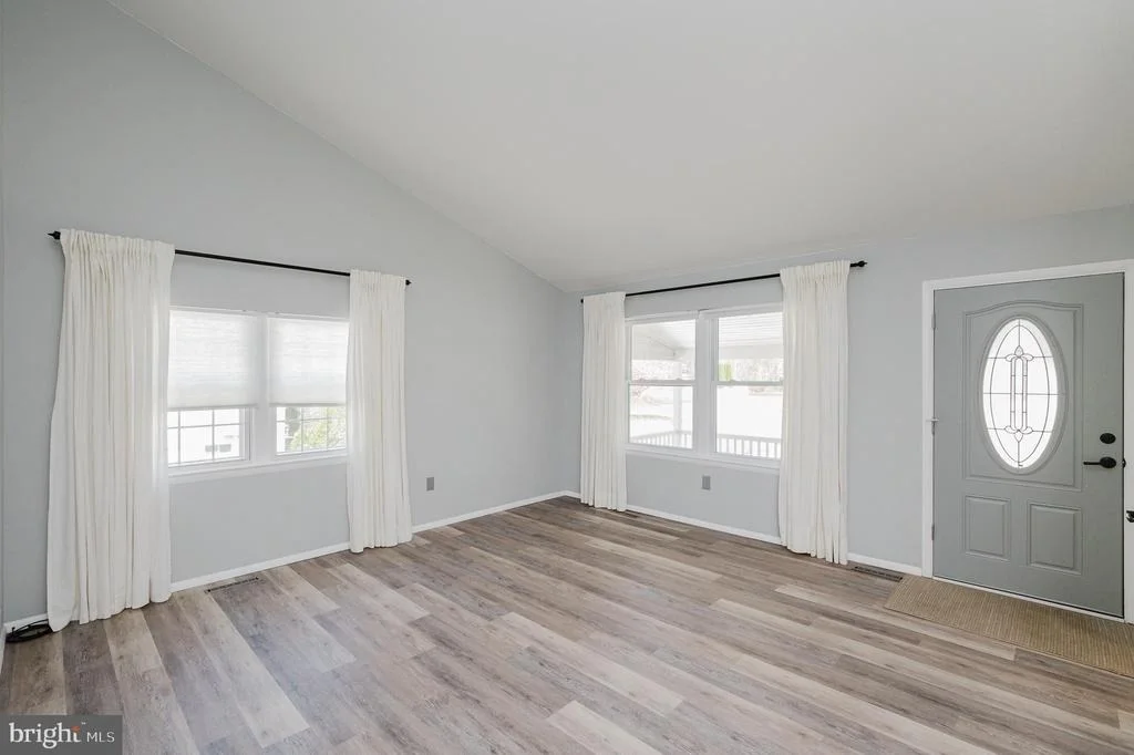 Photo of 406 LABURNUM ROAD