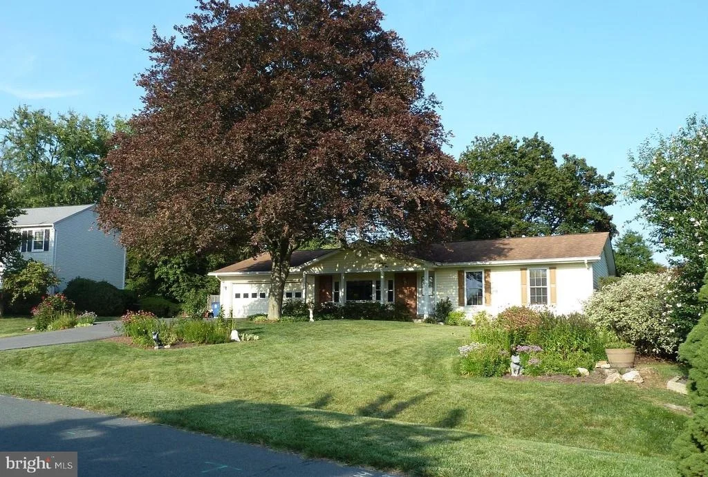 Photo of 15225 CENTERGATE DRIVE