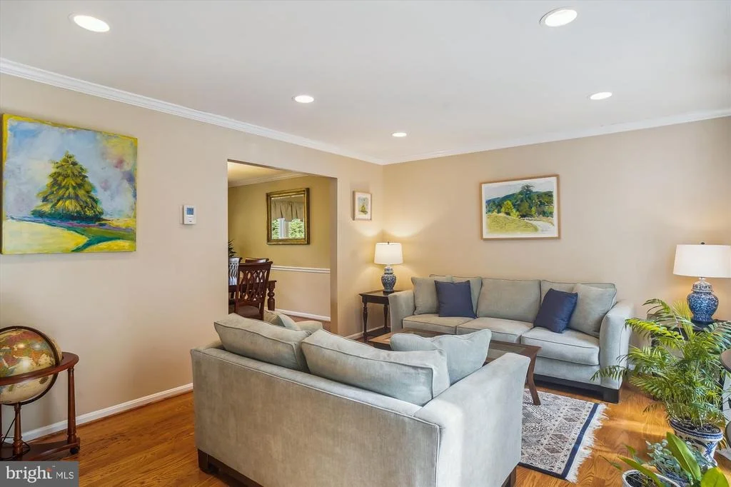 Photo of 2427 HENSLOWE DRIVE