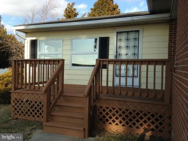 Photo of 20545 WATERLOO LANE
