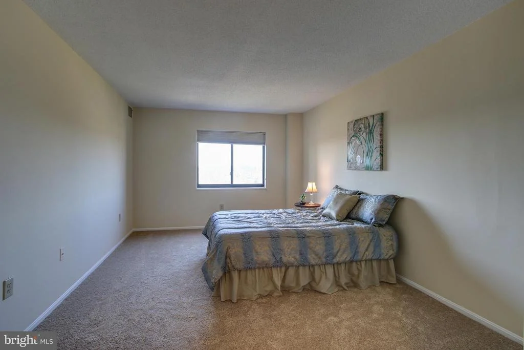 Photo of Unit 1908 at 15101 INTERLACHEN DRIVE