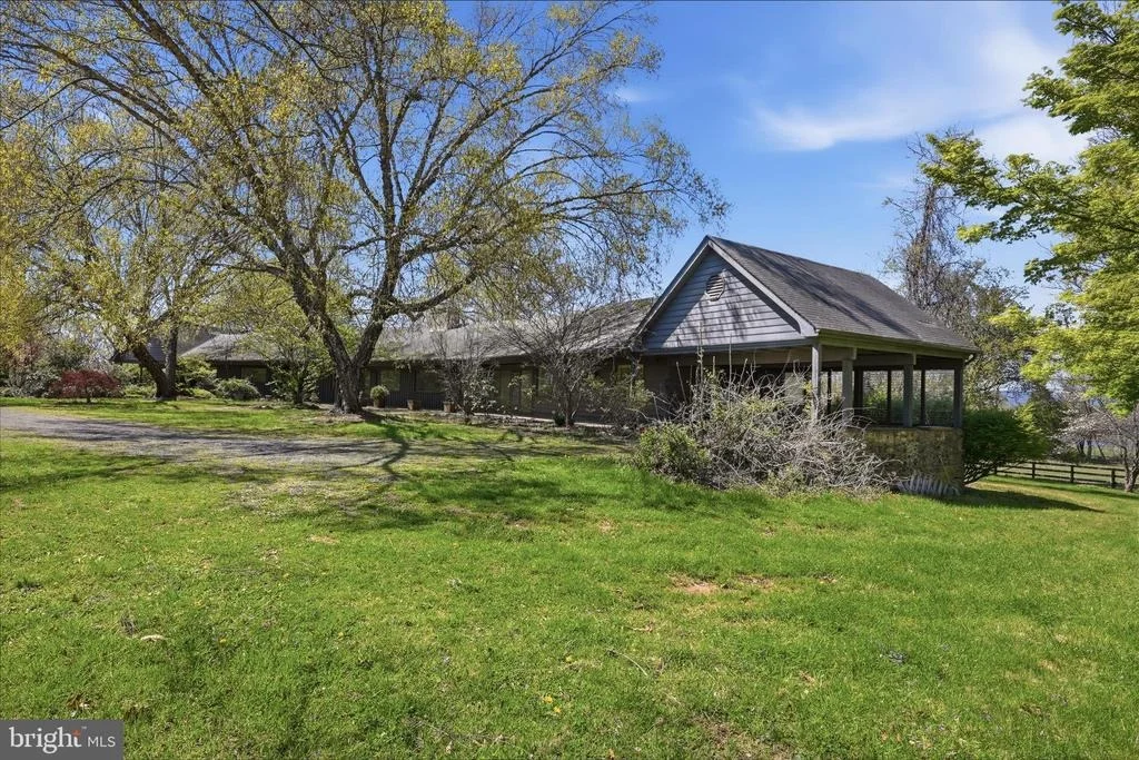 Photo of 2517 FIVE POINTS ROAD