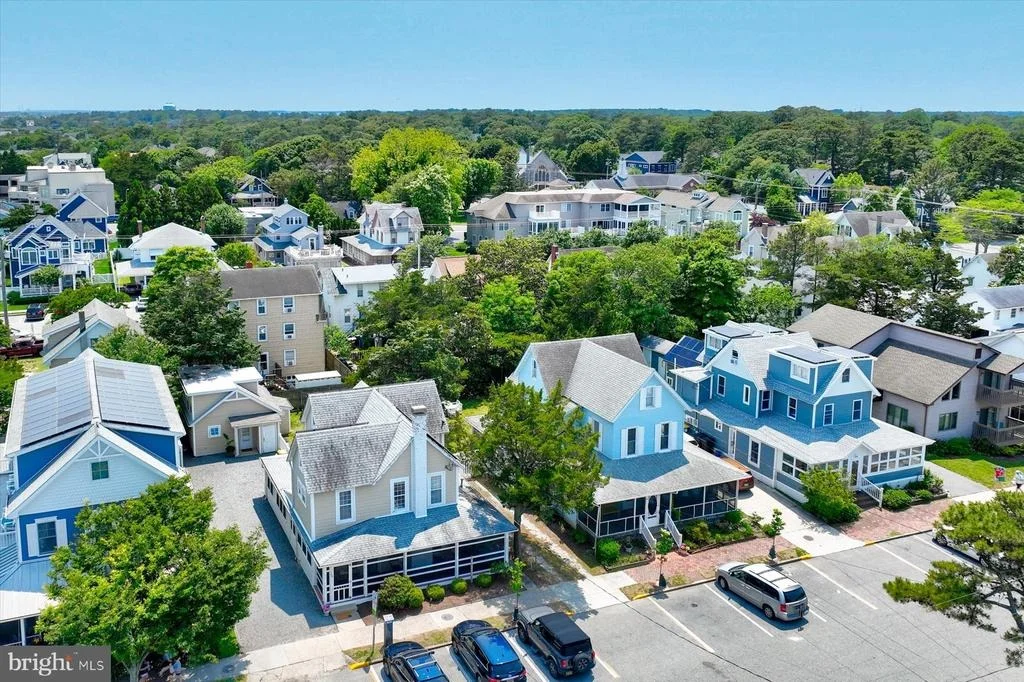 Photo of 16 DELAWARE AVENUE