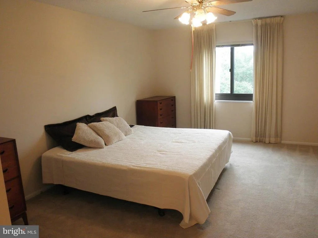 Photo of Unit 1014 at 15100 INTERLACHEN DRIVE