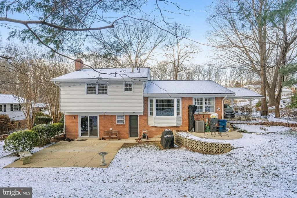 Photo of 4825 KINGSTON DRIVE