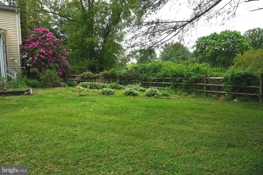 Photo of 1304 CHEZ COURT