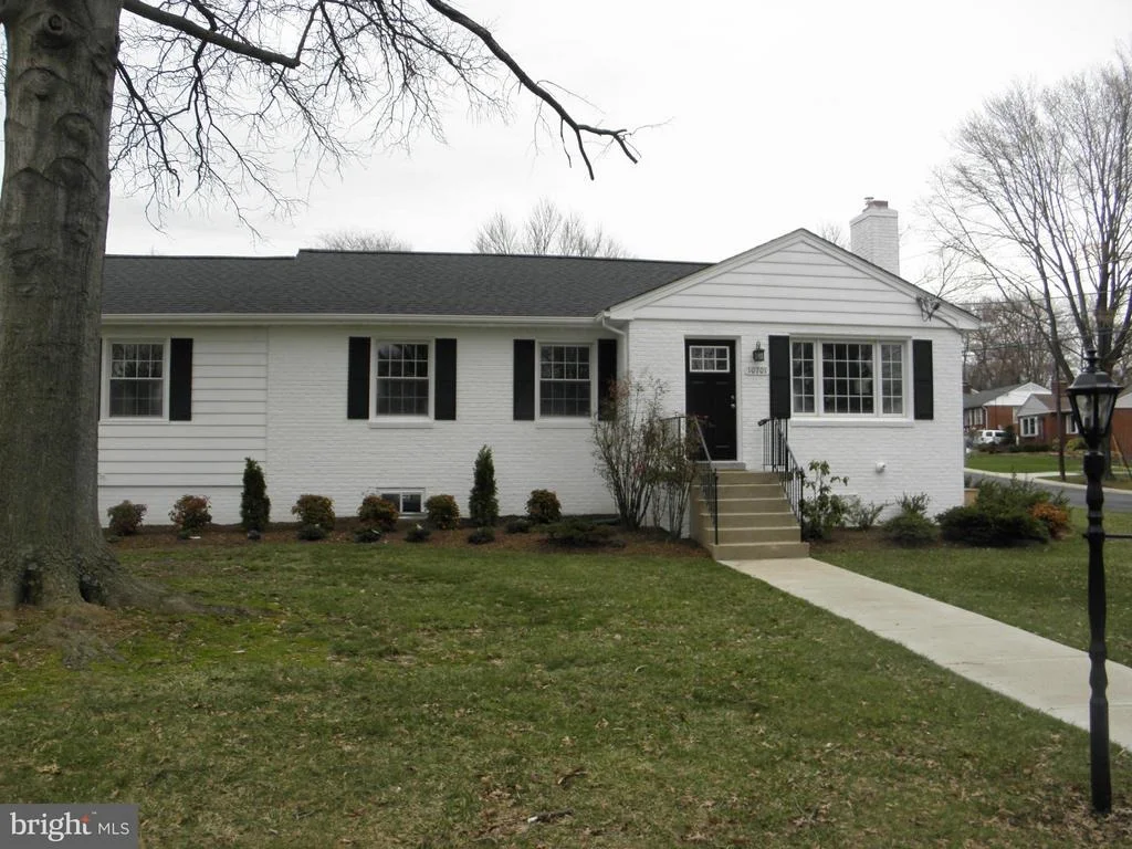 Photo of 10701 GLENHAVEN DRIVE