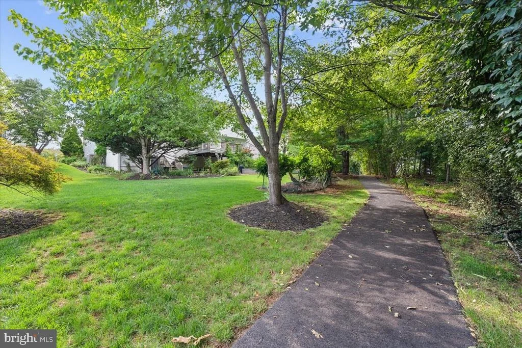 Photo of 1037 LINDFIELD DRIVE