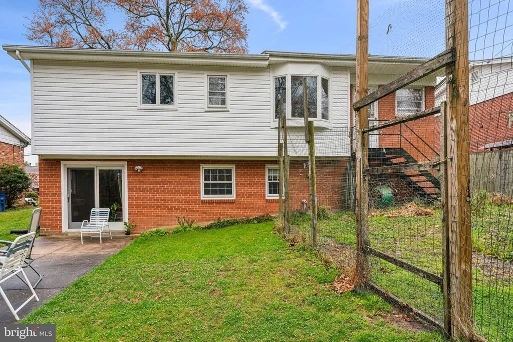 Photo of 921 LOXFORD TERRACE