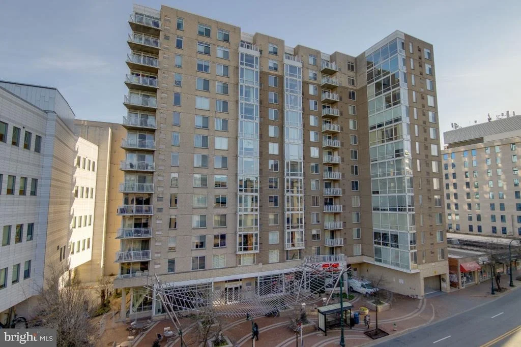 Photo of Unit 709 at 930 WAYNE AVENUE