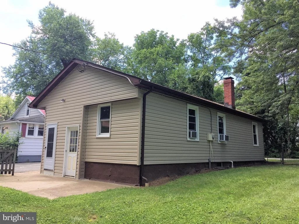 Photo of 1675 SHOOKSTOWN ROAD