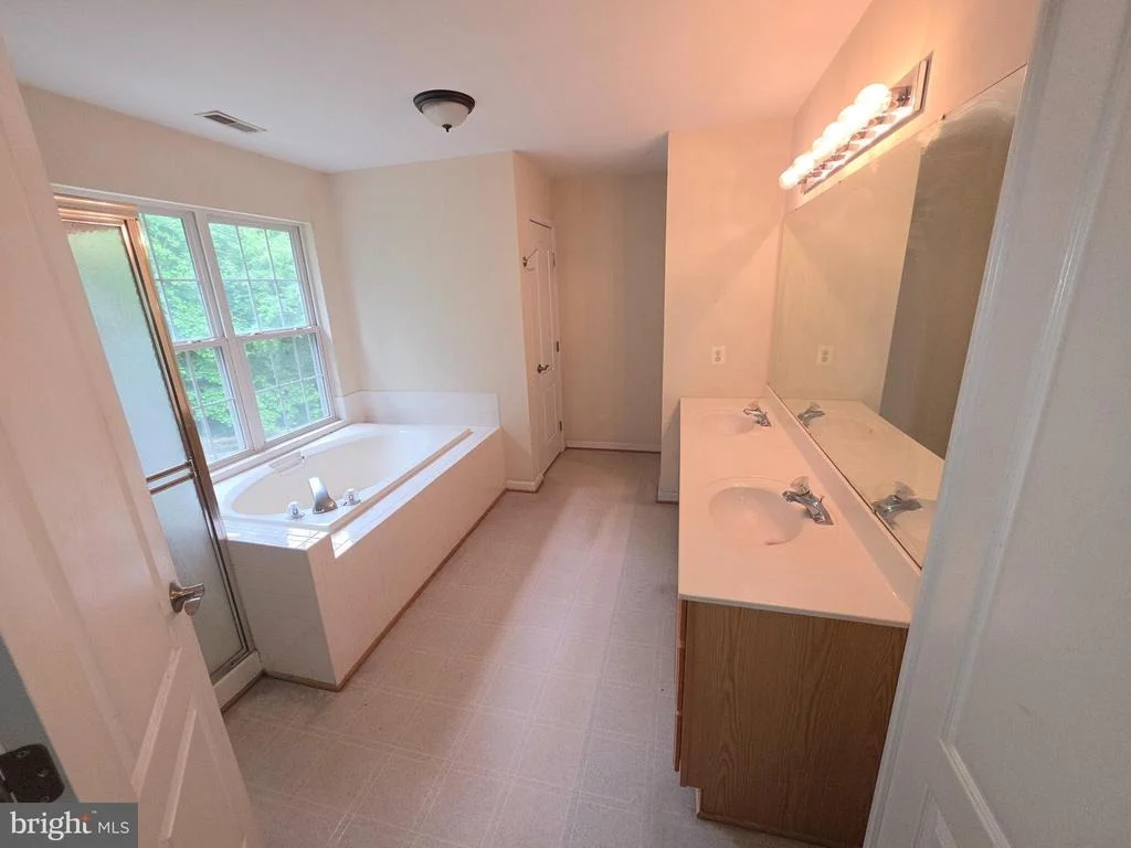 Photo of 12675 PERRYWOOD LANE