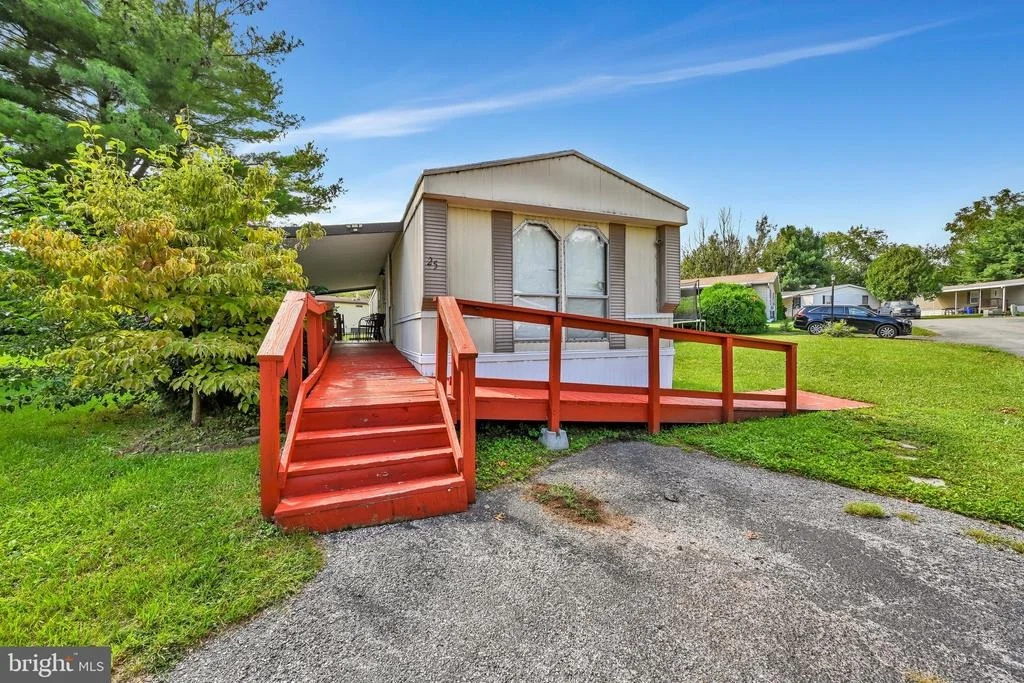 Photo of 25 WILLOW TREE LANE