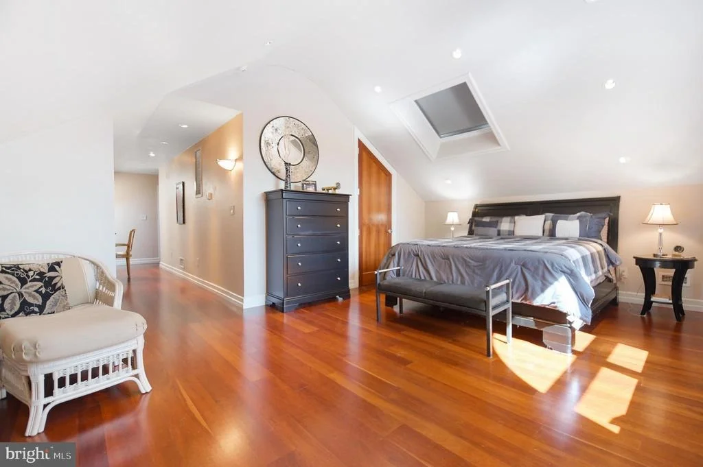 Photo of 1402 THURSTON ROAD