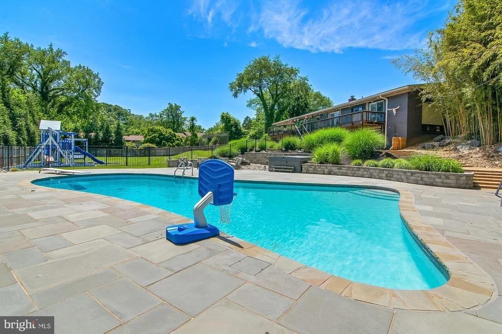 Photo of 6105 IVYMOUNT ROAD