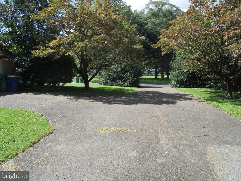 Photo of 40 W FAIRWAY CIRCLE