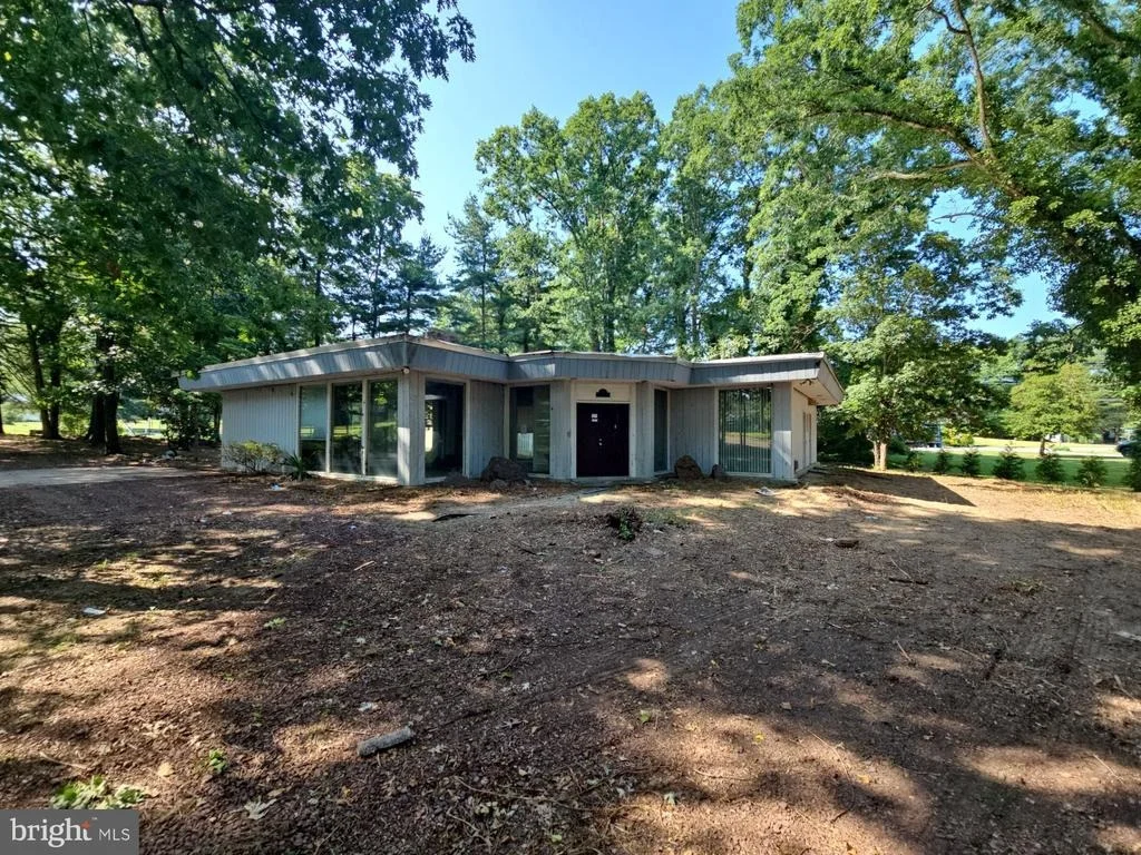 Photo of 10 OAK DRIVE