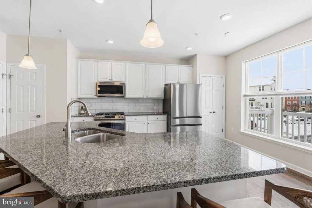 Photo of 5902 FORUM SQUARE