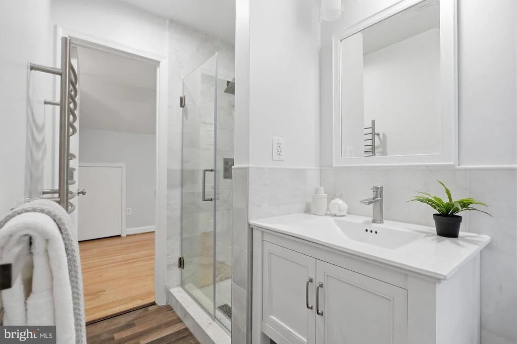 Photo of 5910 OVERLEA ROAD