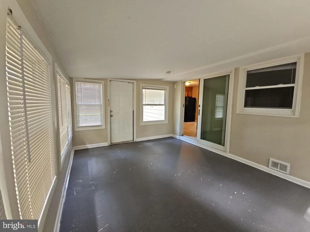 Photo of 109 W DAWSON DRIVE