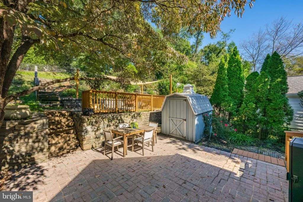 Photo of 403 WILLIAMSBURG DRIVE N