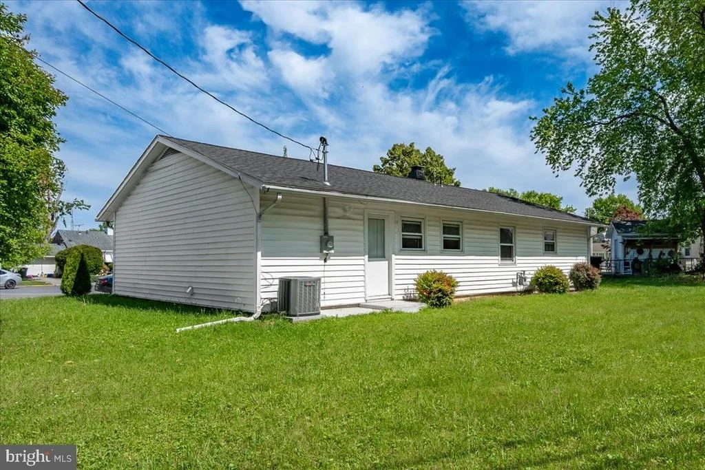 Photo of 302 MANOR COURT