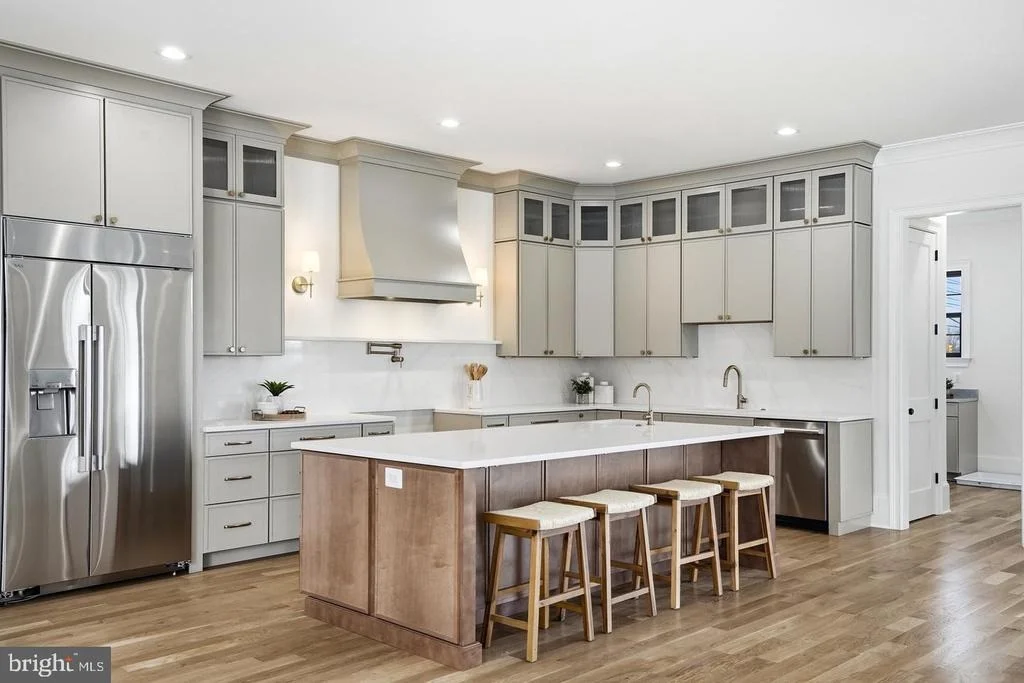 Photo of 6512 WILLIAMSBURG BOULEVARD