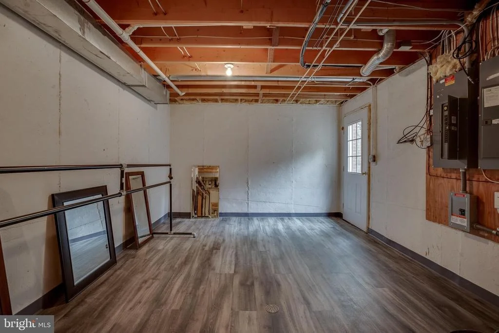 Photo of 6504 GRIFFITH ROAD