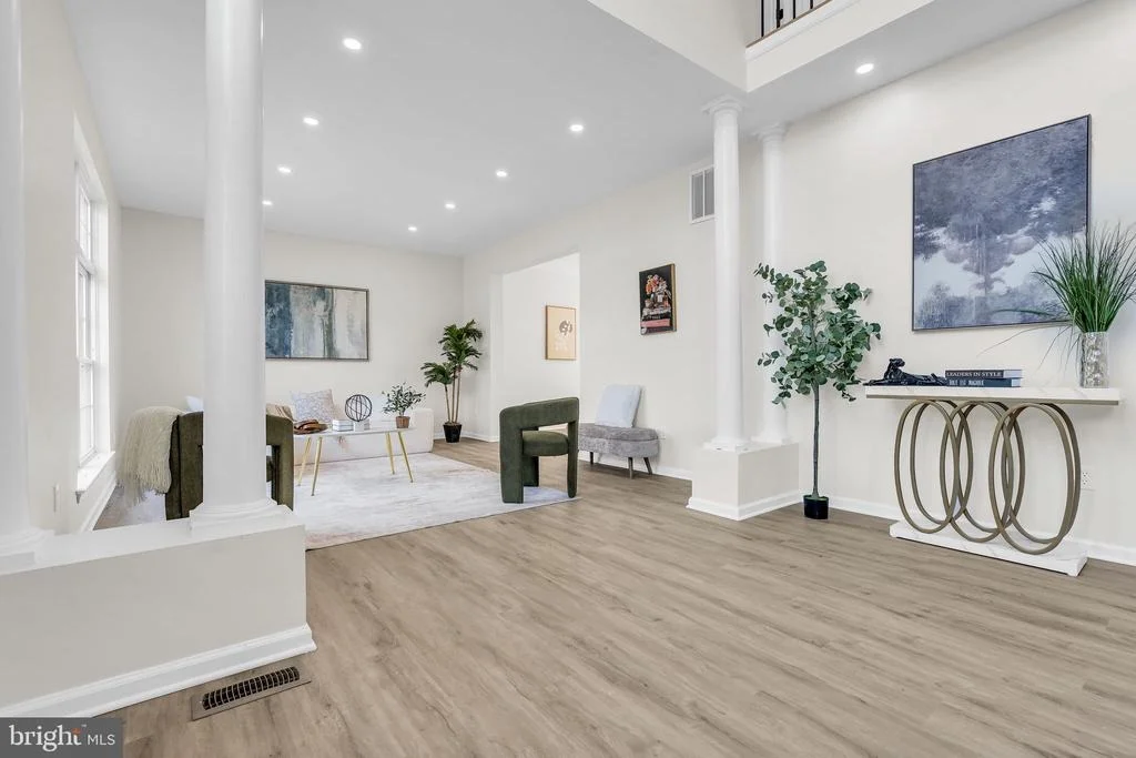 Photo of 1055 HUNTINGDON DRIVE