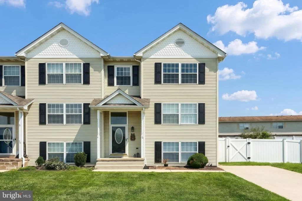 Photo of 24 SQUIRE CIRCLE