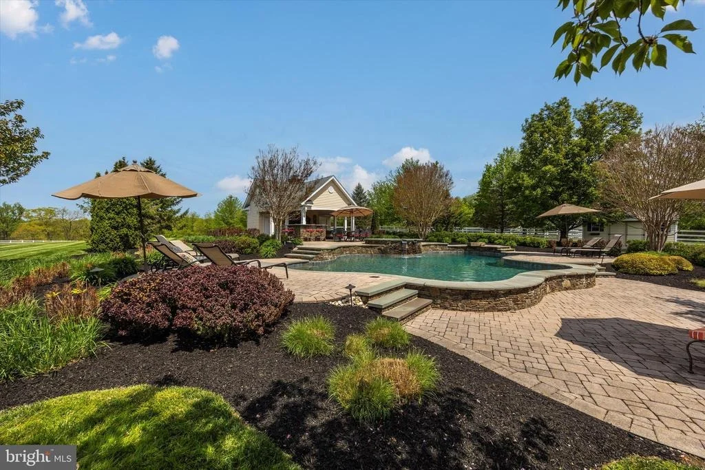 Photo of 6170 CHALLEDON CIRCLE
