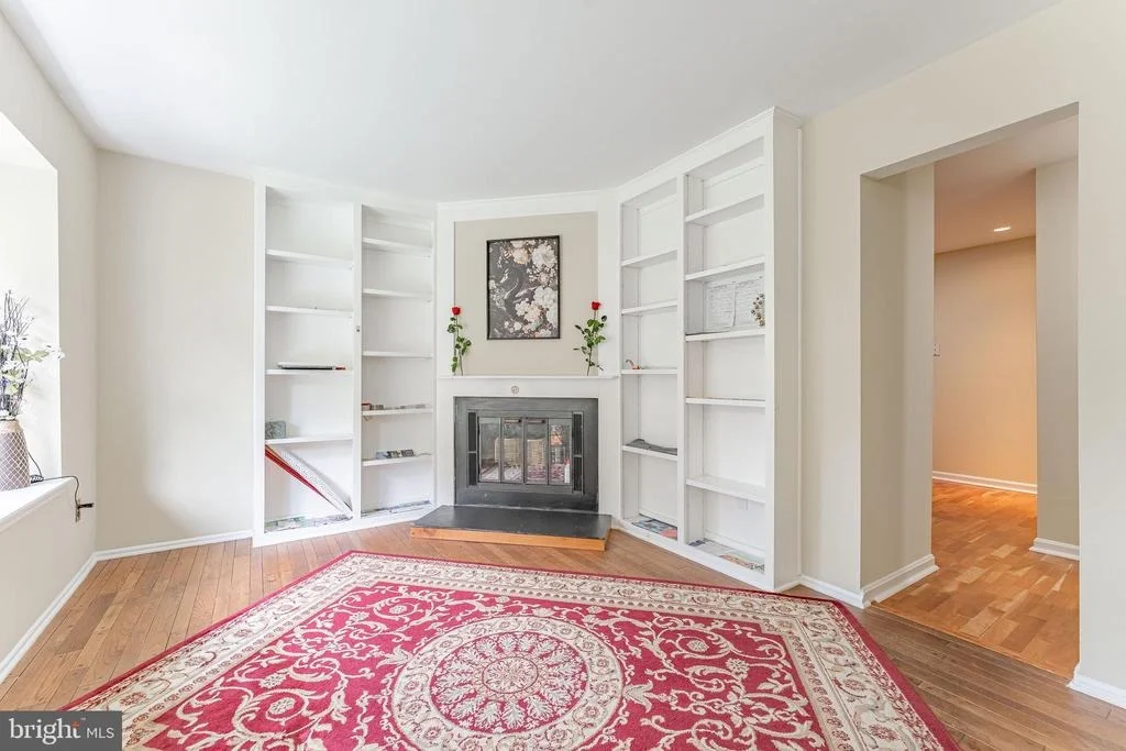 Photo of 11 CHATEAU CIRCLE
